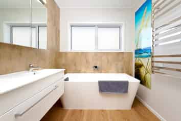 2/219 Edmonton Road, Te Atatu South