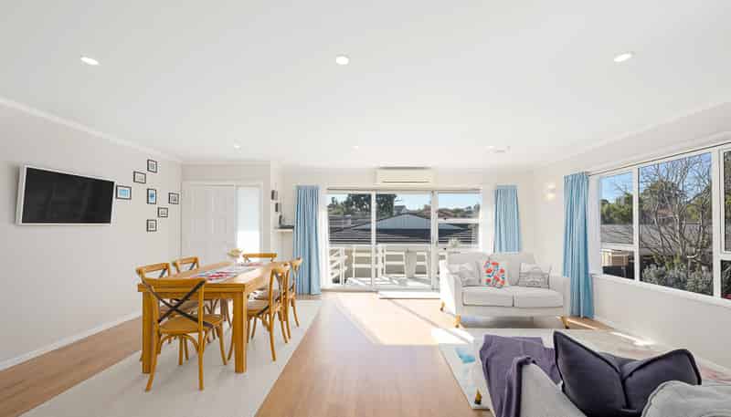 2/219 Edmonton Road, Te Atatu South