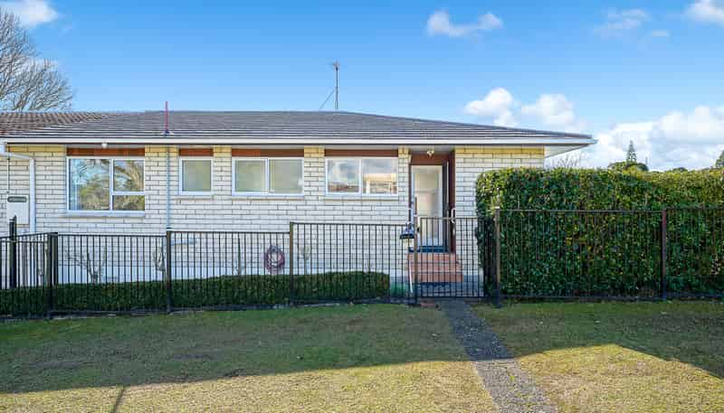2/219 Edmonton Road, Te Atatu South