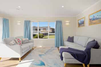 2/219 Edmonton Road, Te Atatu South