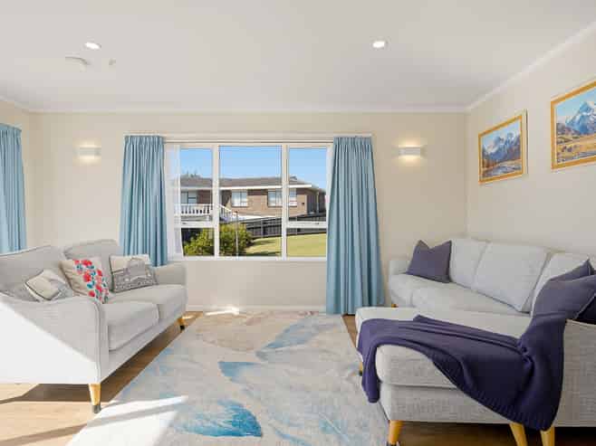 2/219 Edmonton Road, Te Atatu South
