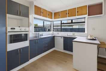 8 Palm Avenue, Stoke