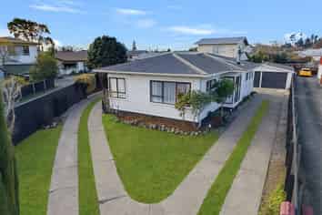 8 Palm Avenue, Stoke