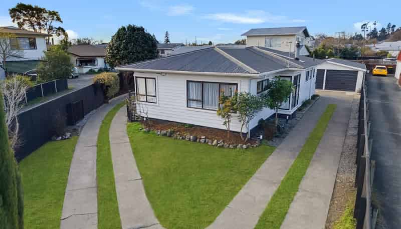 8 Palm Avenue, Stoke