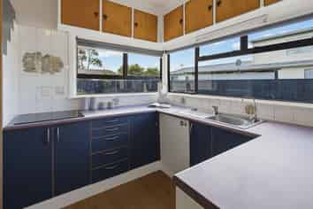 8 Palm Avenue, Stoke