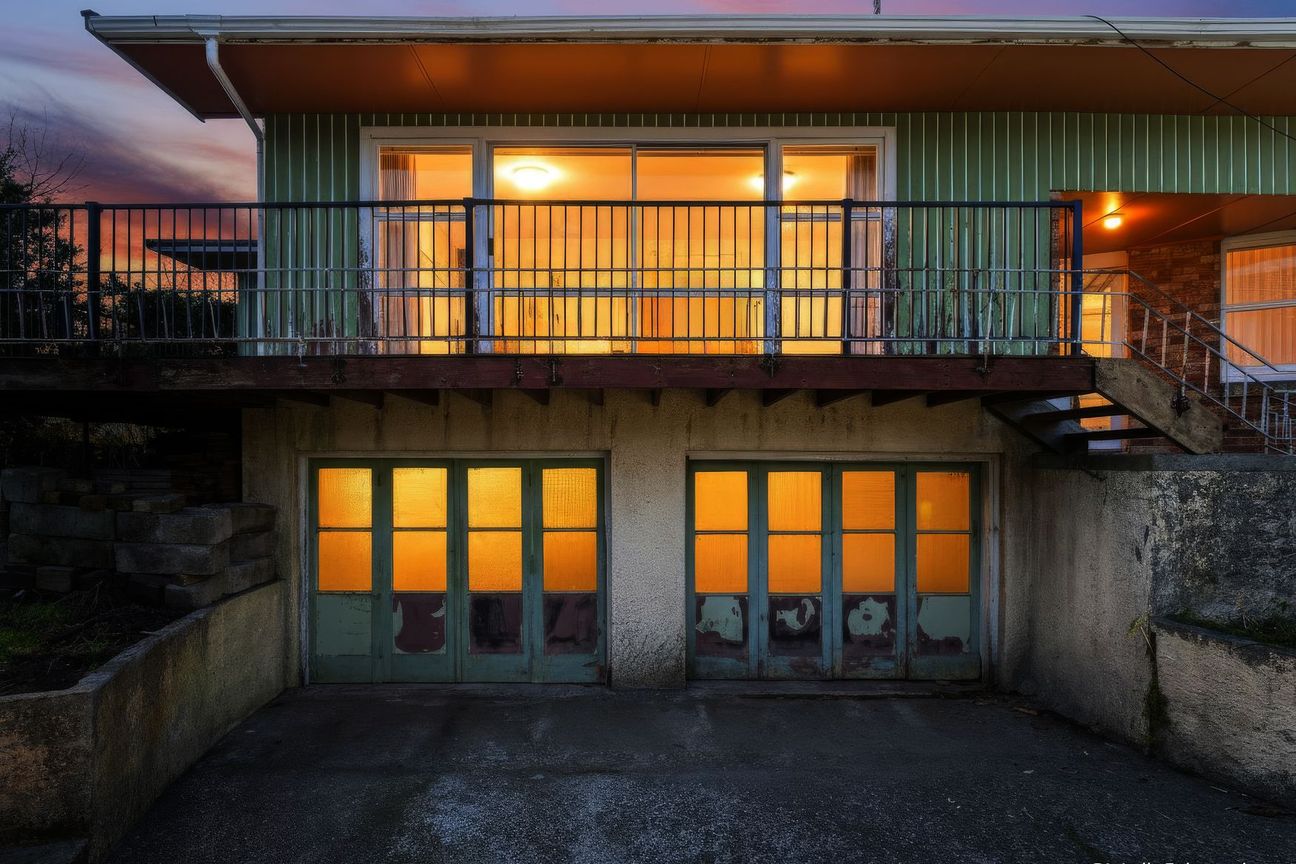 A Spacious Family Home Full of Potential - Vista 3