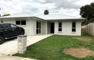 5 Peter Burke Way, Pyes Pa