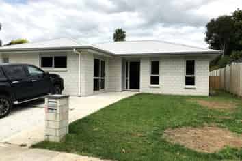 5 Peter Burke Way, Pyes Pa