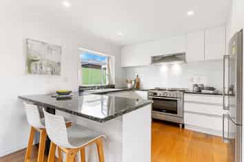199B  Captain Springs Road, Onehunga