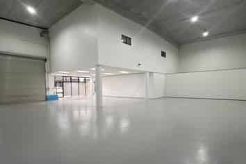 Warehouse with 8 On-Site Car Parks