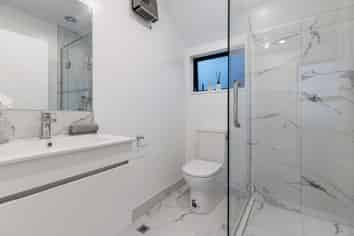2/128 Huxley Street, Sydenham