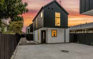 2/128 Huxley Street, Sydenham