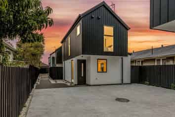 2/128 Huxley Street, Sydenham