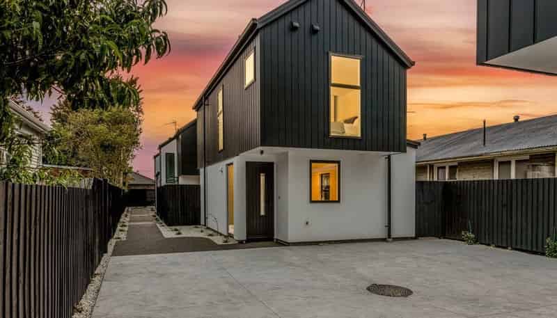 2/128 Huxley Street, Sydenham