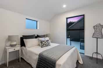 2/128 Huxley Street, Sydenham