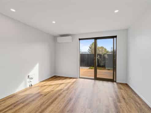 8/29 Bampton St, Burwood