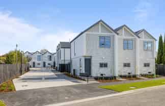 8/29 Bampton St, Burwood
