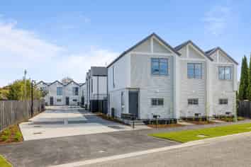 8/29 Bampton St, Burwood