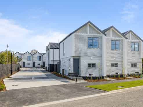 8/29 Bampton St, Burwood