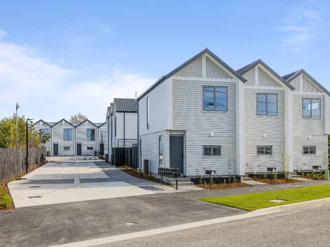 8/29 Bampton St, Burwood
