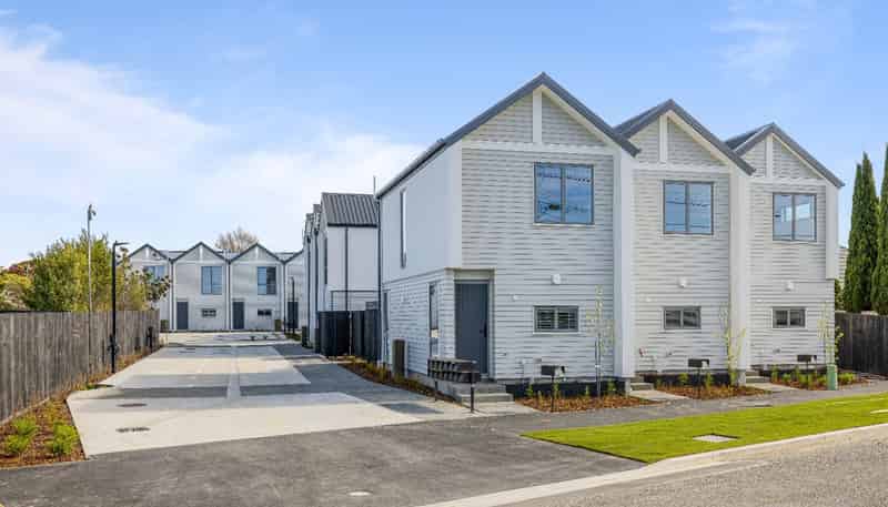 8/29 Bampton St, Burwood