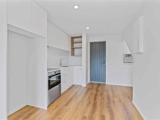 8/29 Bampton St, Burwood