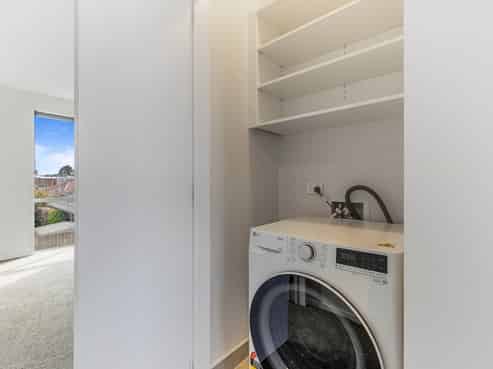 8/29 Bampton St, Burwood