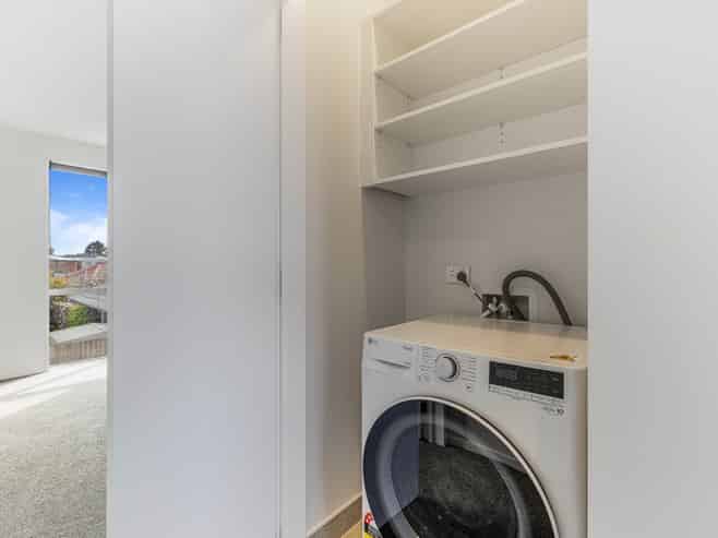 8/29 Bampton St, Burwood