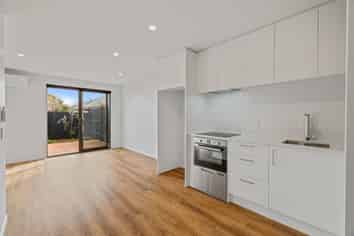 8/29 Bampton St, Burwood