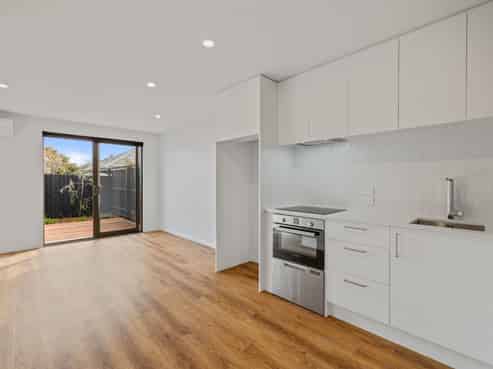 8/29 Bampton St, Burwood