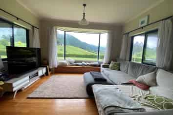 36 Macs Road, Hira