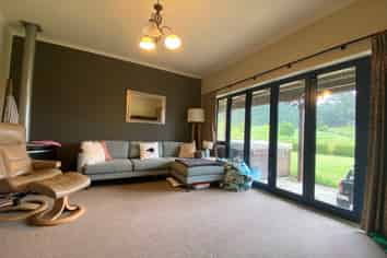 36 Macs Road, Hira