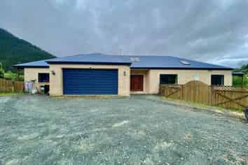 36 Macs Road, Hira