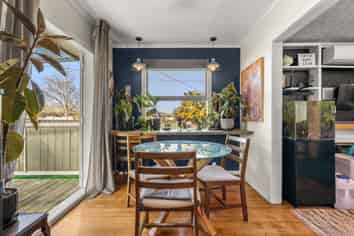 15 Matthews Crescent, Melville