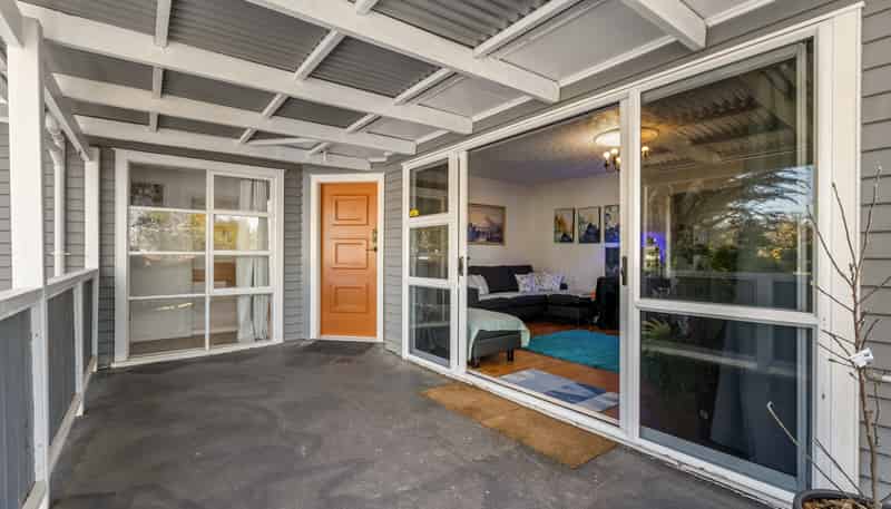 15 Matthews Crescent, Melville