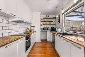 15 Matthews Crescent, Melville