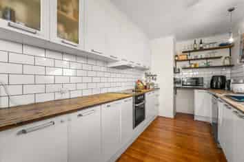 15 Matthews Crescent, Melville