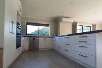 281 North Manakau Road, Manakau
