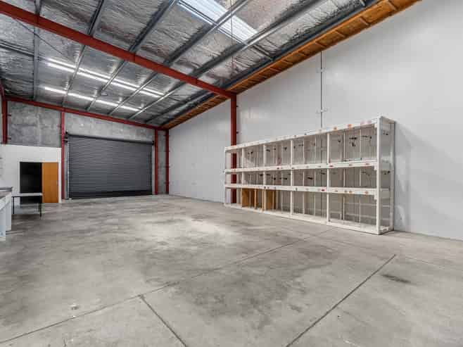 The perfect mix - office, warehouse, yard