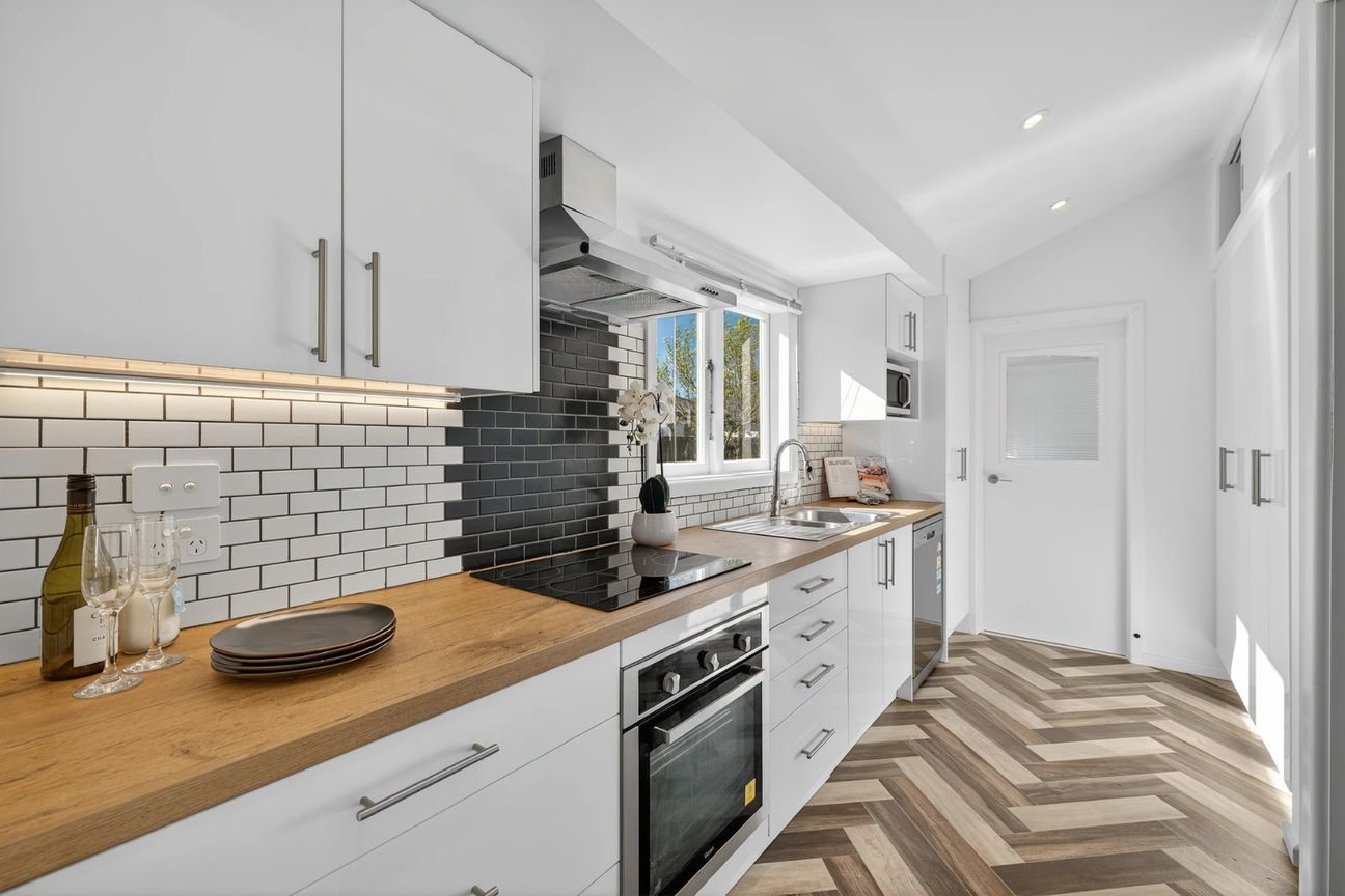 Charming Character Home with Modern Comfort - Ansicht 4