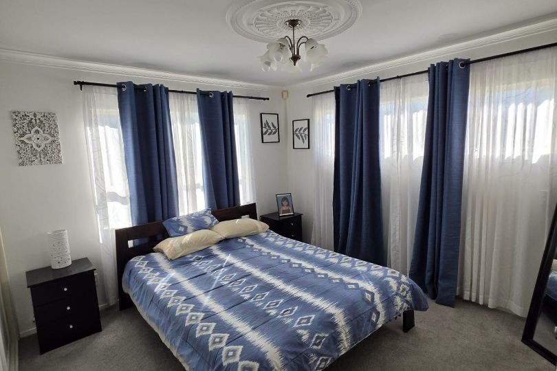 Fully Furnished, Modern 5-Bedroom Family Home with Double Garage in Hillsborough - Meer