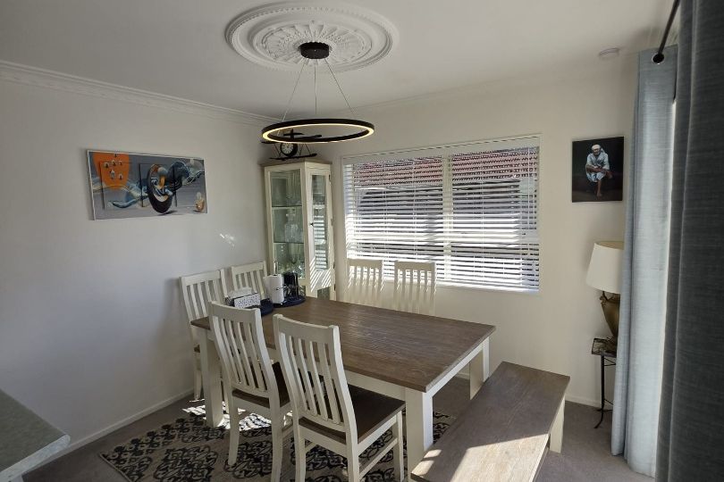 Fully Furnished, Modern 5-Bedroom Family Home with Double Garage in Hillsborough - Aanzicht 4