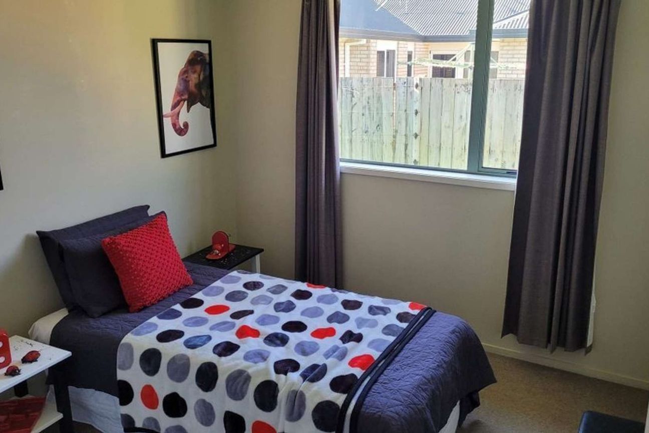 Comfortable Family Living Close to Parks, Schools & Amenities - Więcej