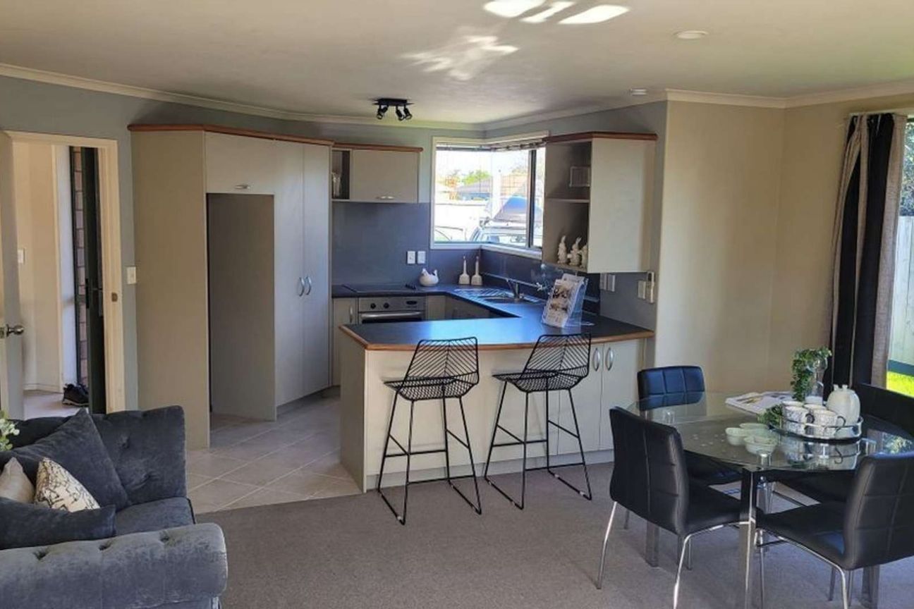 Comfortable Family Living Close to Parks, Schools & Amenities - Widok 4