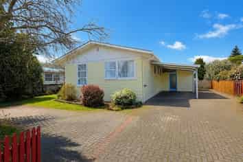 21 Joanne Crescent, Pukehangi