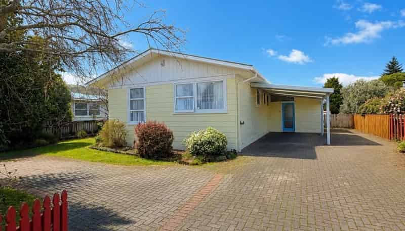 21 Joanne Crescent, Pukehangi
