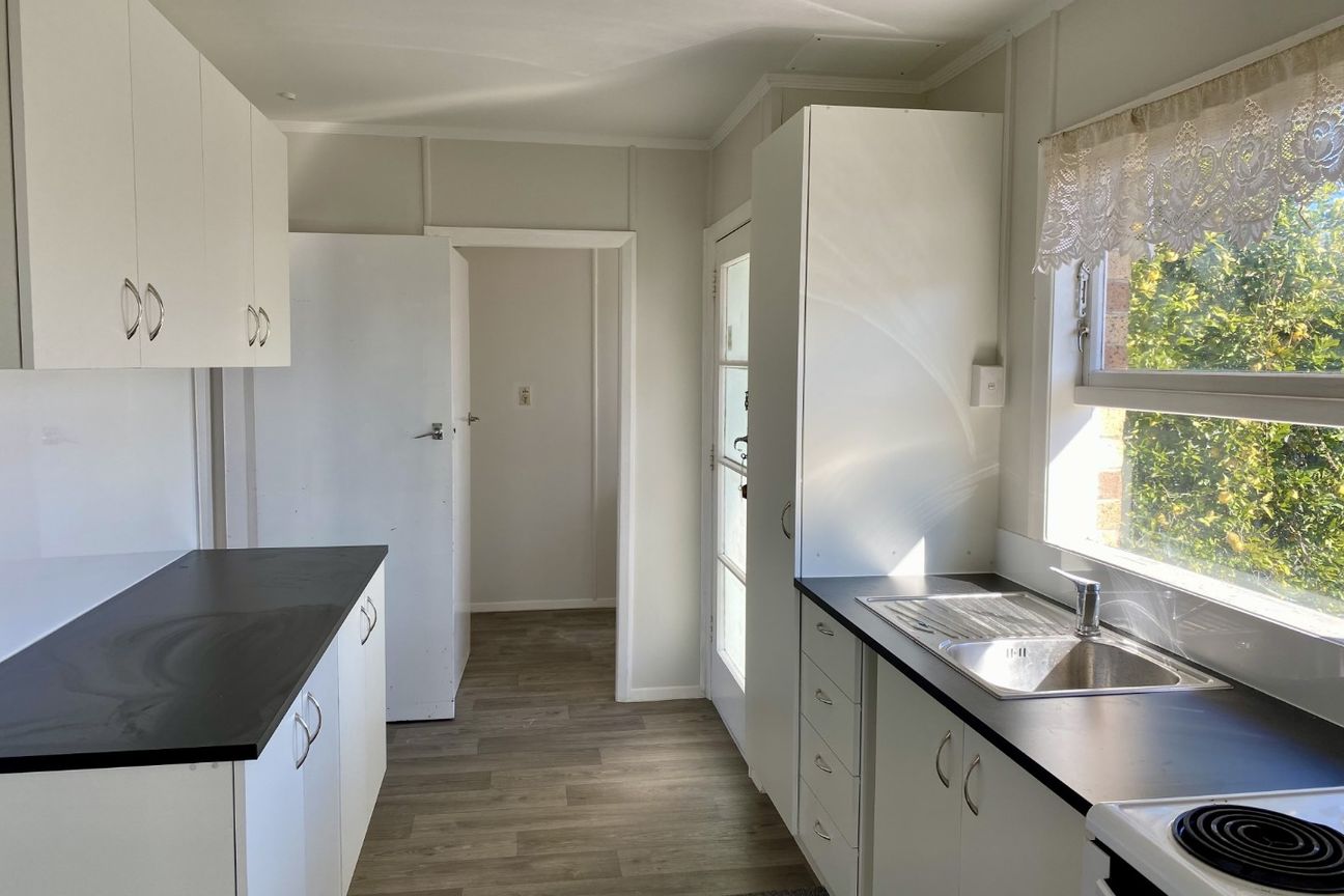 New Carpet, New Kitchen, Great School Zones! - Vista 6
