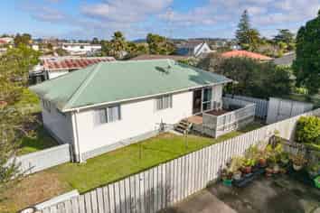 65A Cobham Crescent, Kelston