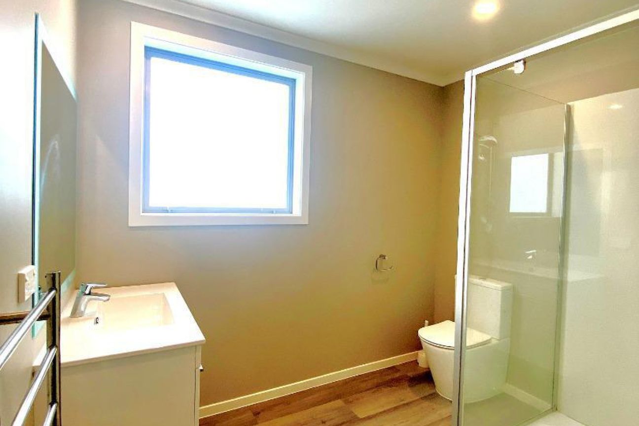 Modern and tidy two-bedroom home in Red Beach - Meer