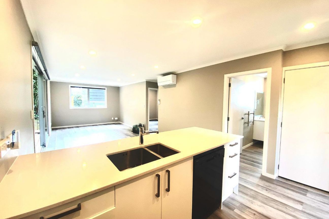 Modern and tidy two-bedroom home in Red Beach - Aanzicht 2
